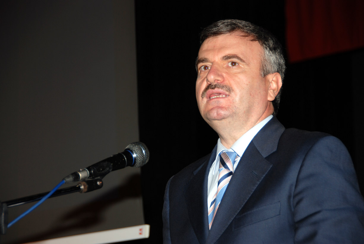 Başkan Akyürek'e Eğitime Katkı Plaketi Verildi