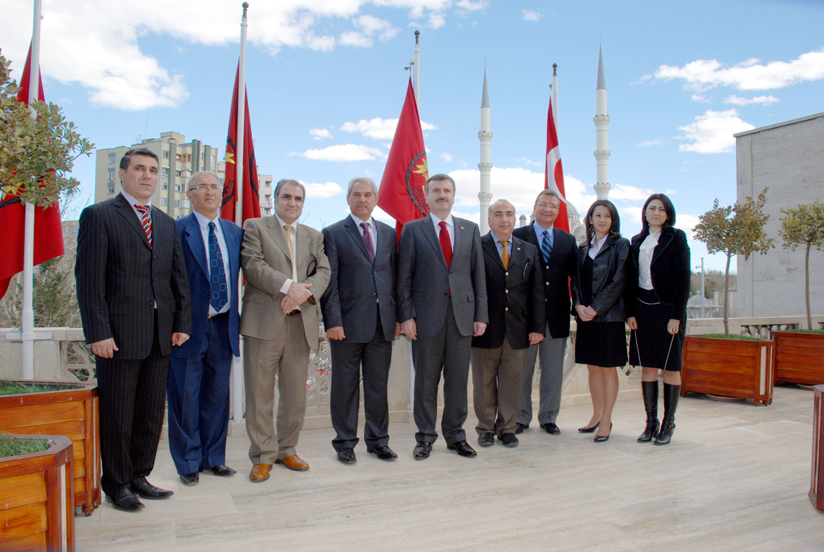 Lefke Avrupa Üniversitesi Rektörü Büyükşehir'de