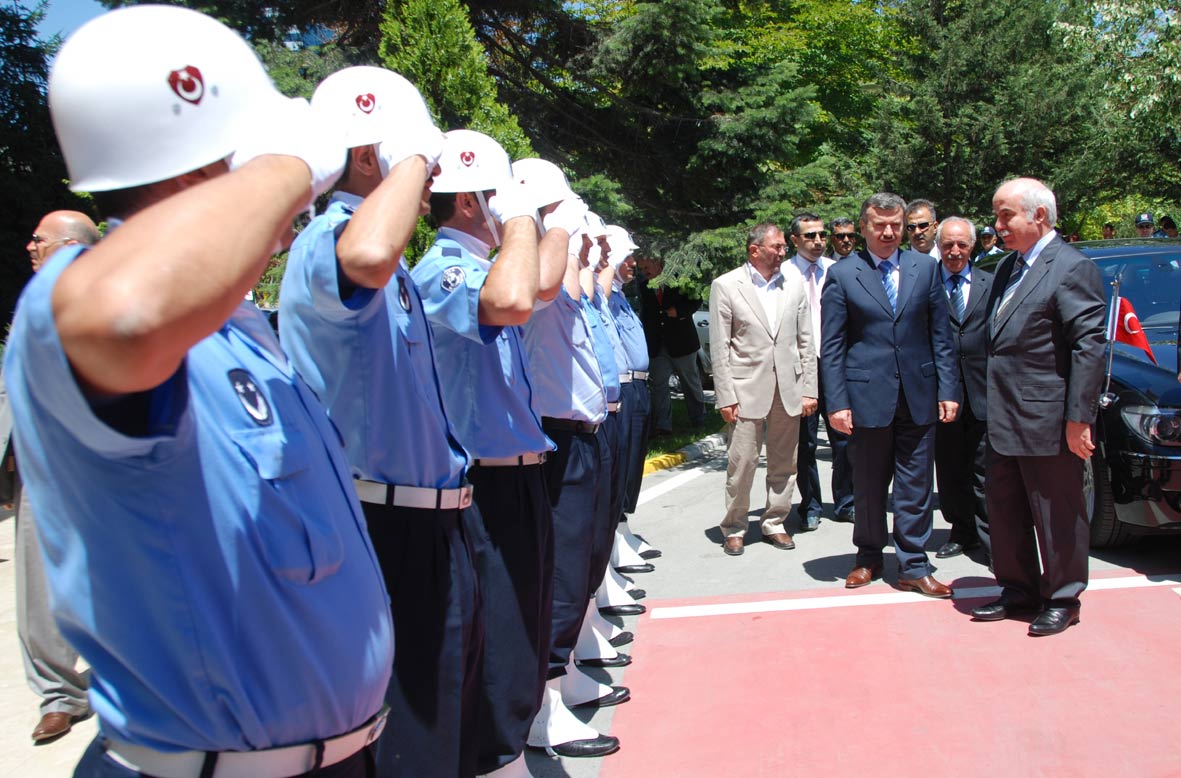Devlet Bakanı ve Başbakan Yardımcısı Nazım Ekren Büyükşehir'de