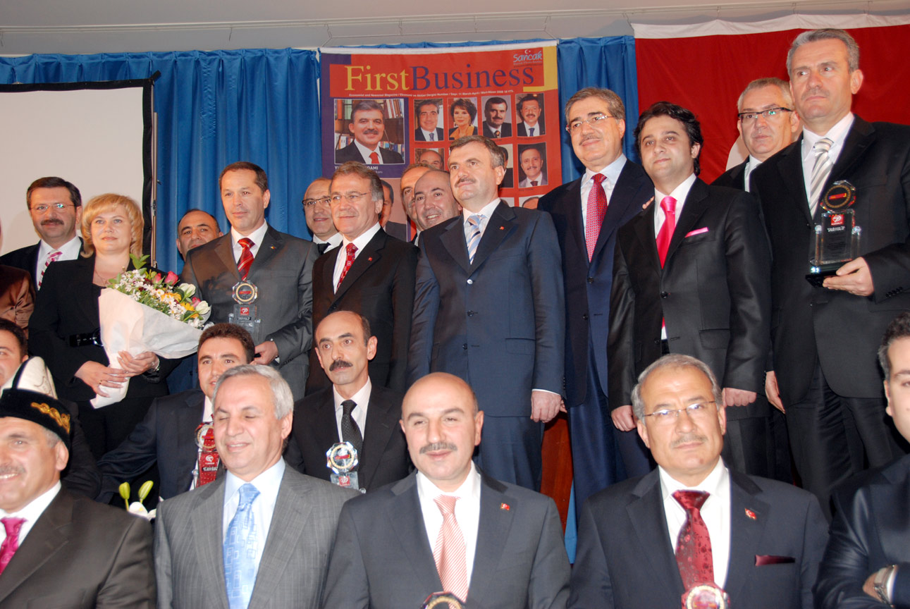 4'üncü Yılında Başkan Akyürek'e İki Ödül Birden