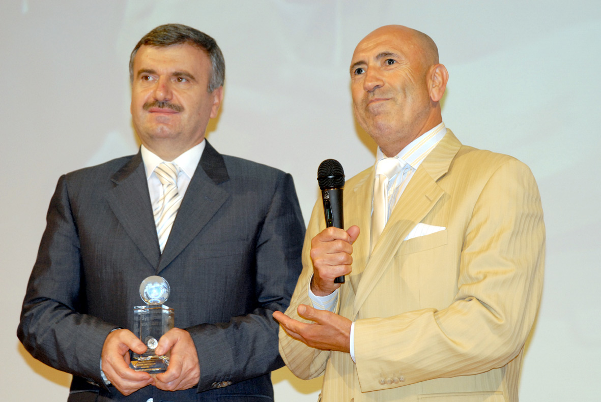 Başkan Akyürek'e Yurtdışı Tanıtımları Nedeniyle Özel Ödül