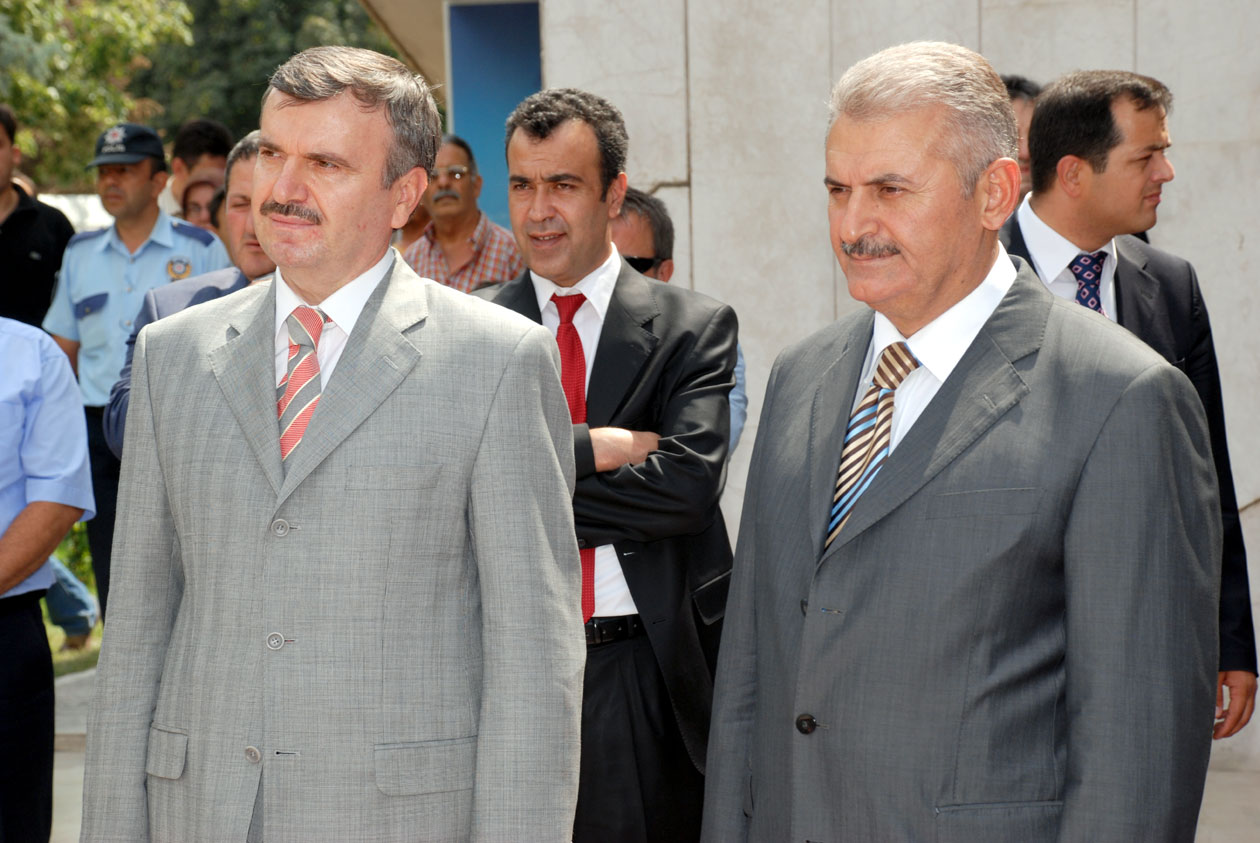 Ulaştırma Bakanı Yıldırım Büyükşehir'i Ziyaret Etti