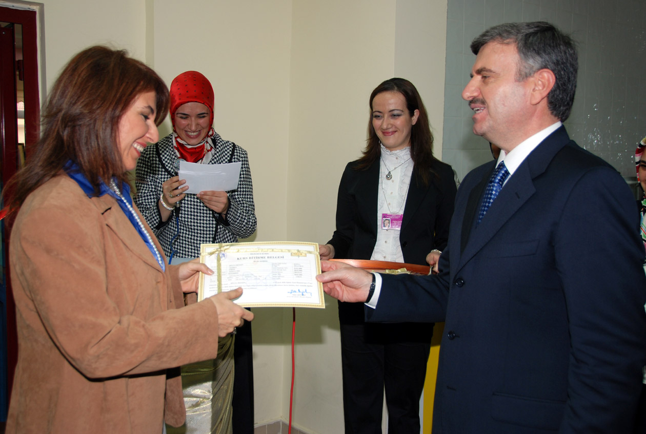 Hanımlar Lokali'nde Sertifika Töreni ve Sergi Açılışı