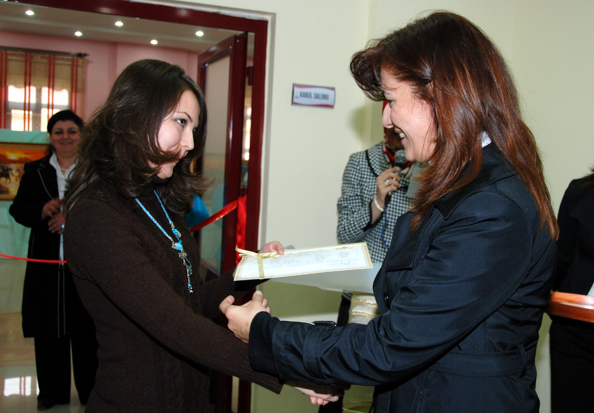 Hanımlar Lokali'nde Sertifika Töreni ve Sergi Açılışı