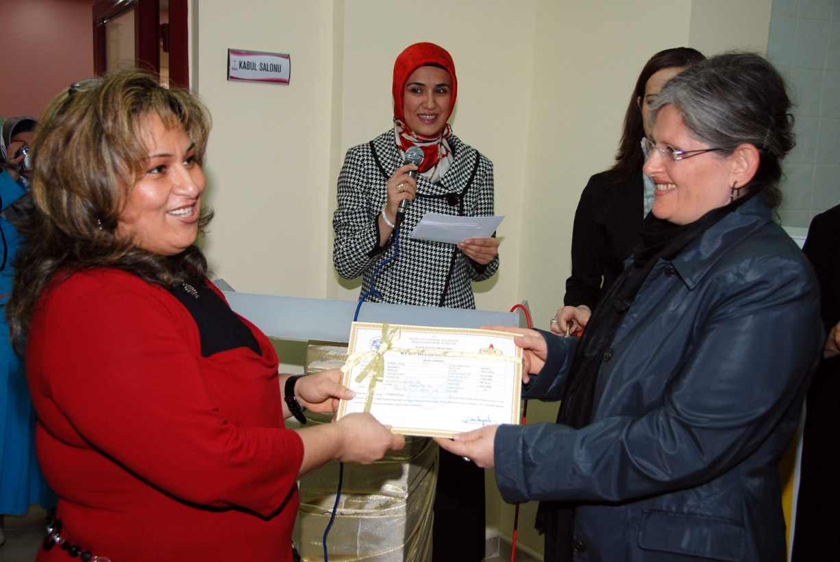 Hanımlar Lokali'nde Sertifika Töreni ve Sergi Açılışı