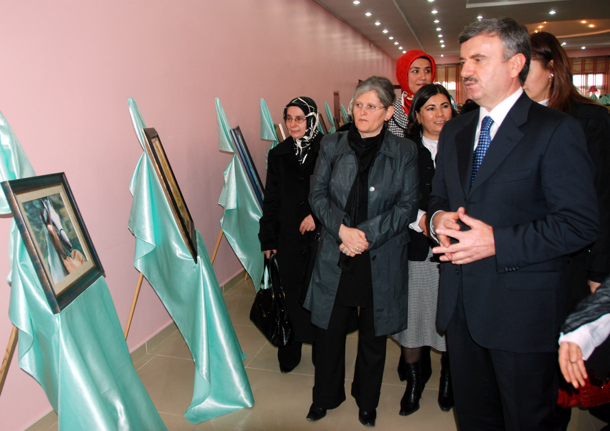 Hanımlar Lokali'nde Sertifika Töreni ve Sergi Açılışı