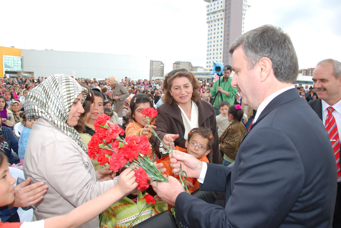 Büyükşehir Belediyesi Hanımlar Lokali Törenle Açıldı