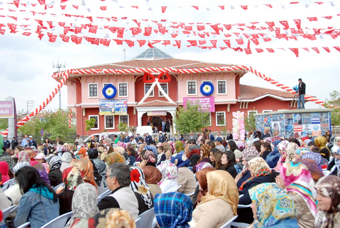 Büyükşehir Belediyesi Hanımlar Lokali Törenle Açıldı