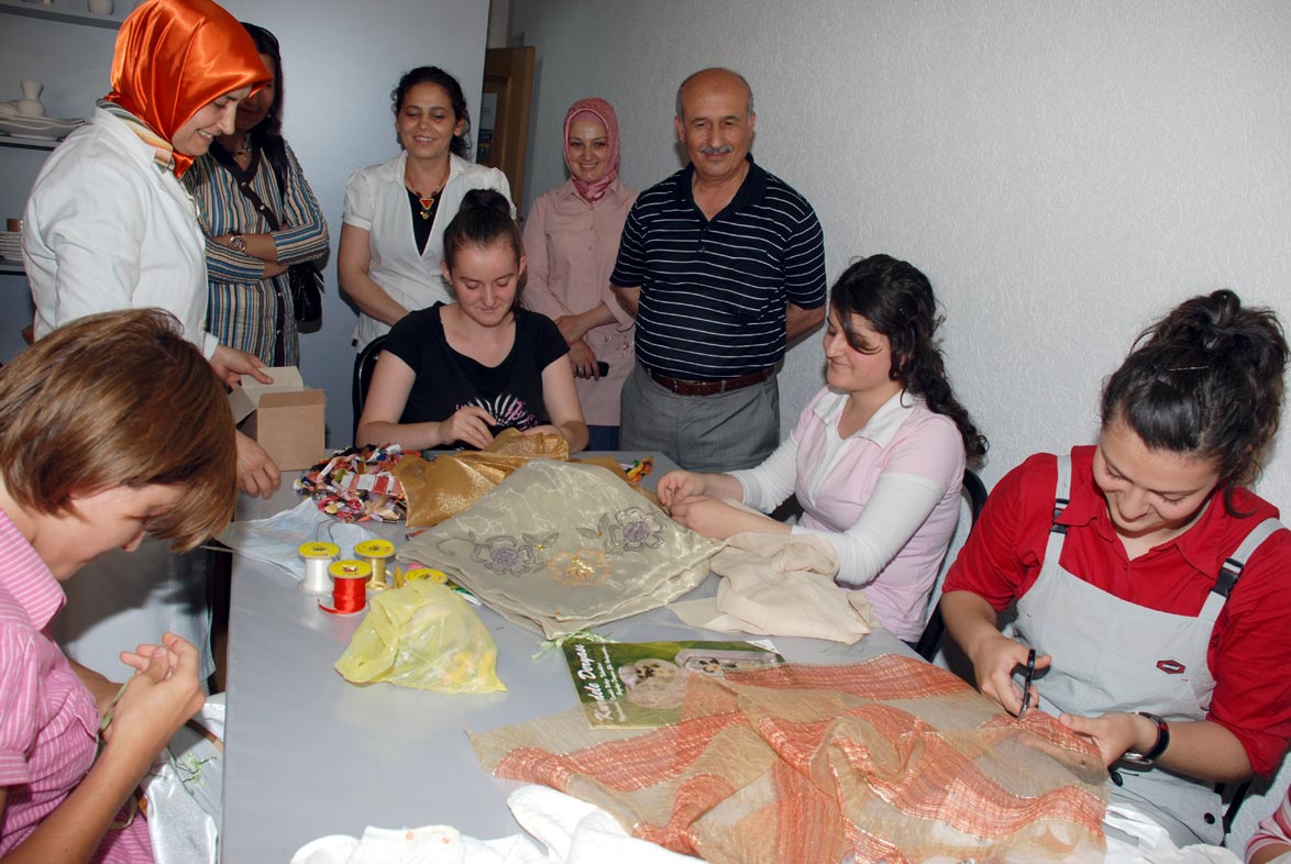 Makedonya'nın 3 şehrine KOMEK Kursu Açıldı