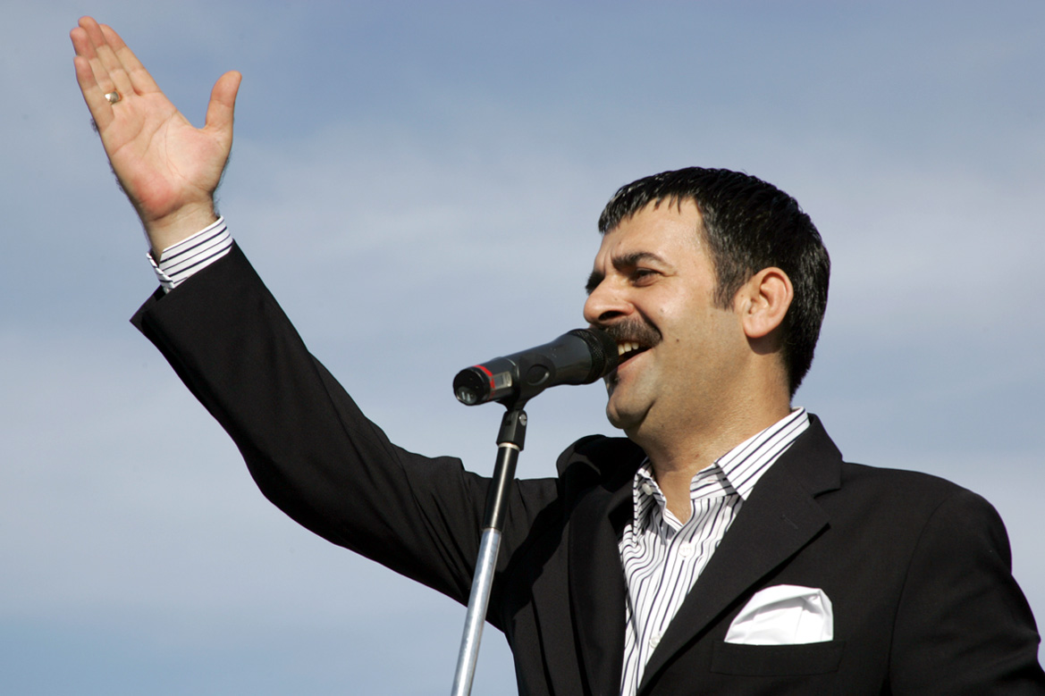KOMEK'in Yıl Sonu Sergisi Hüseyin Turan Konseri İle Açılıyor