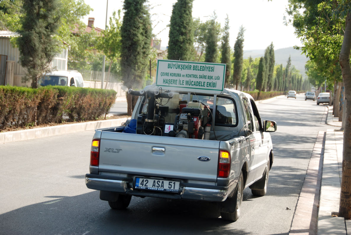 Haşereyle Mücadele İçin İlaçlama Yapılıyor
