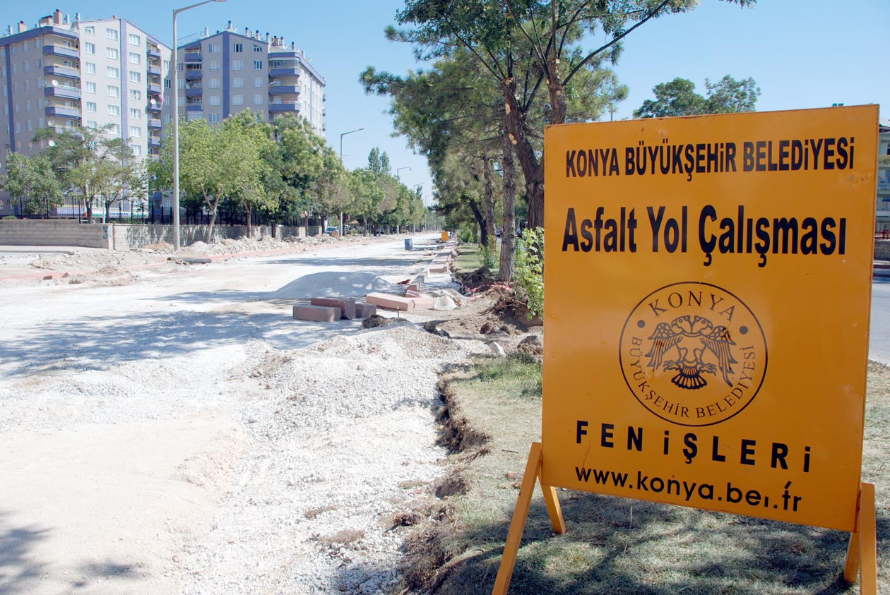 Ankara Caddesi'nde Kaldırım Düzenleme ve Asfalt Çalışması
