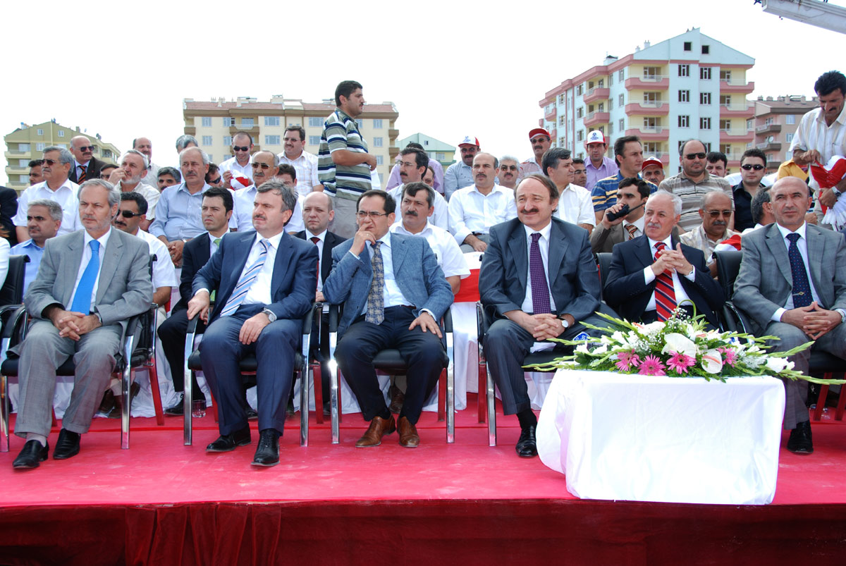 4 Yılda 19''uncu Köprülü Kavşağın Temeli Atıldı