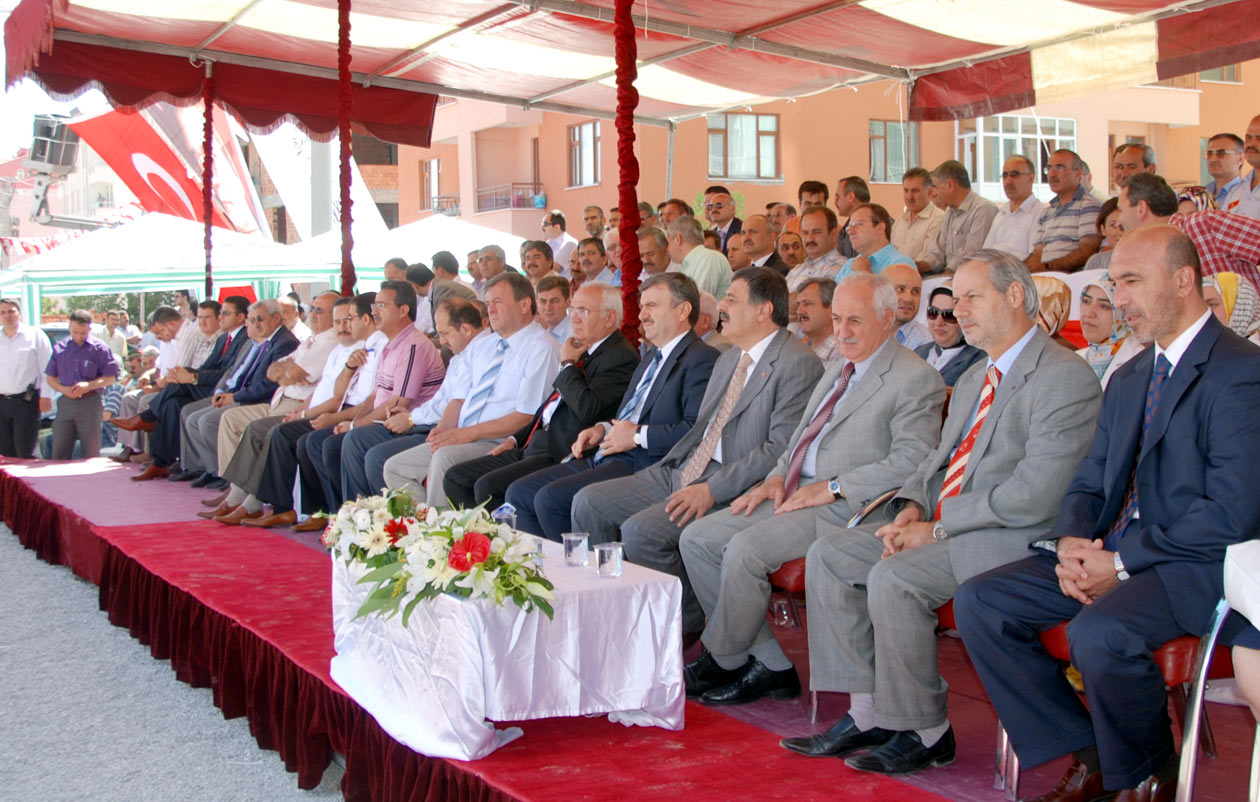 Büyükşehir Belediyesi Gençlik Merkezi'nin Temeli Atıldı
