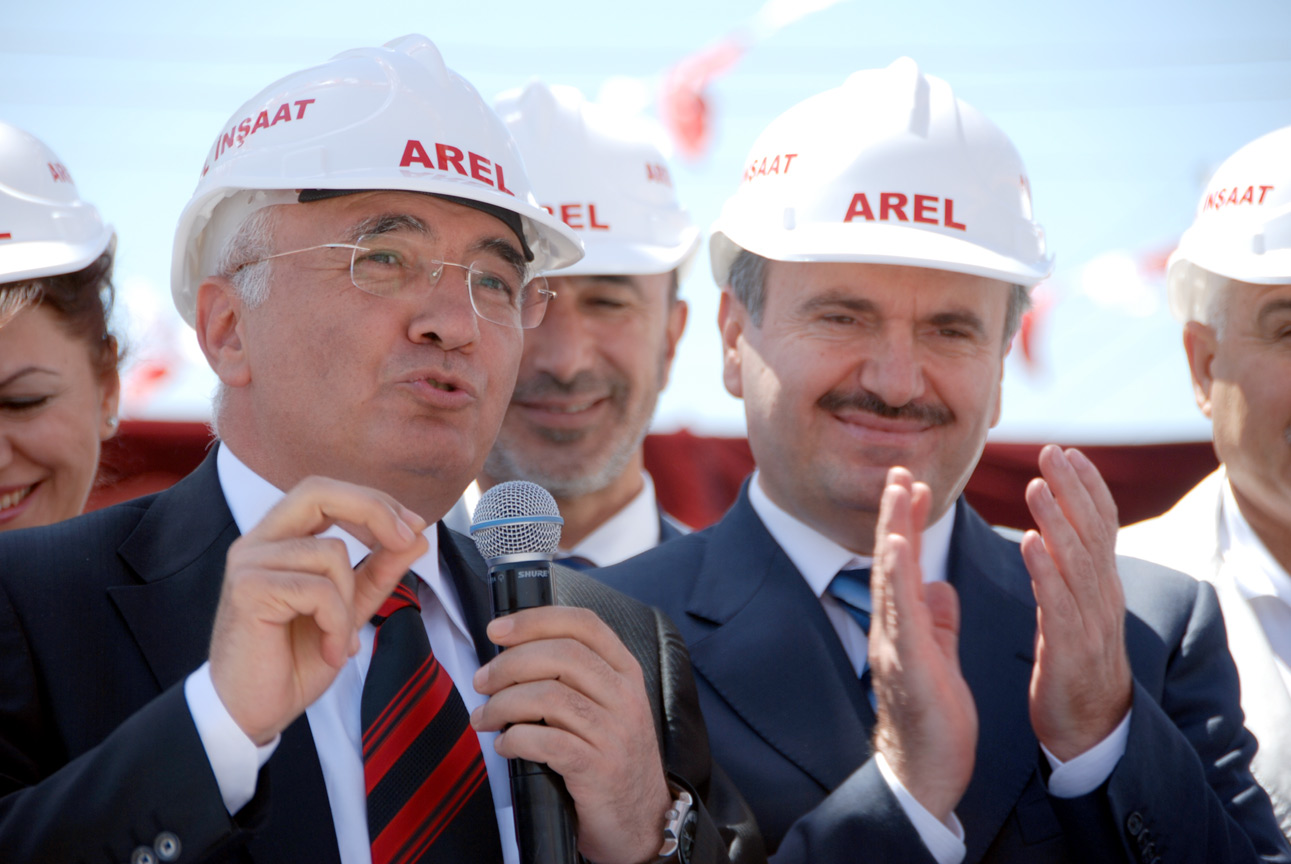 Büyükşehir Belediyesi Gençlik Merkezi'nin Temeli Atıldı