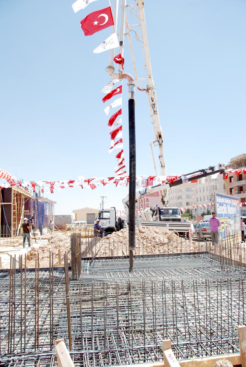 Büyükşehir Belediyesi Gençlik Merkezi'nin Temeli Atıldı