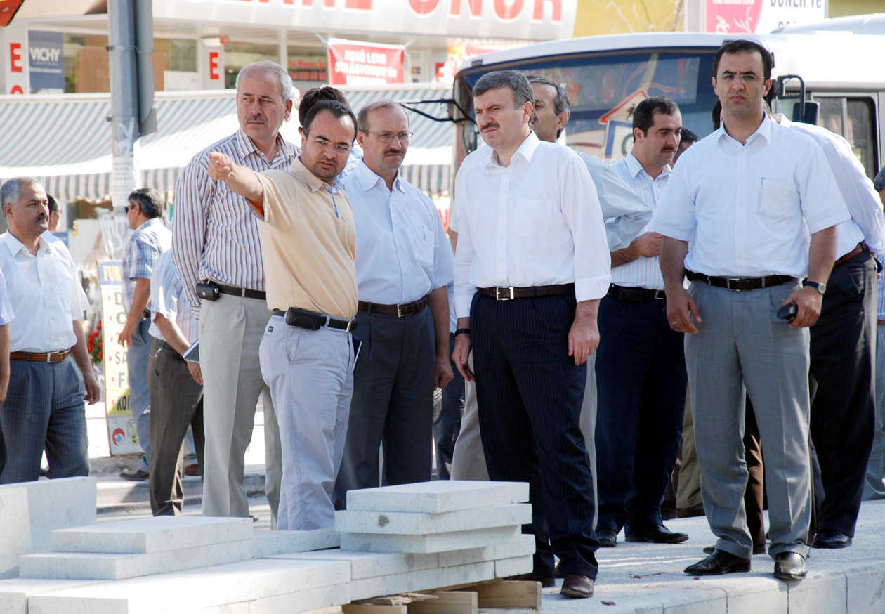 Büyükşehir'den Asfalt, Parke ve Bordürde Rekor