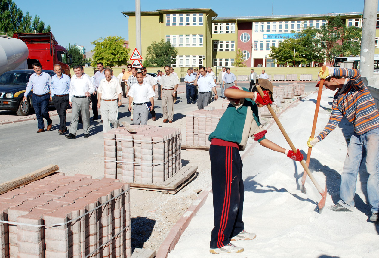 Büyükşehir'den Asfalt, Parke ve Bordürde Rekor