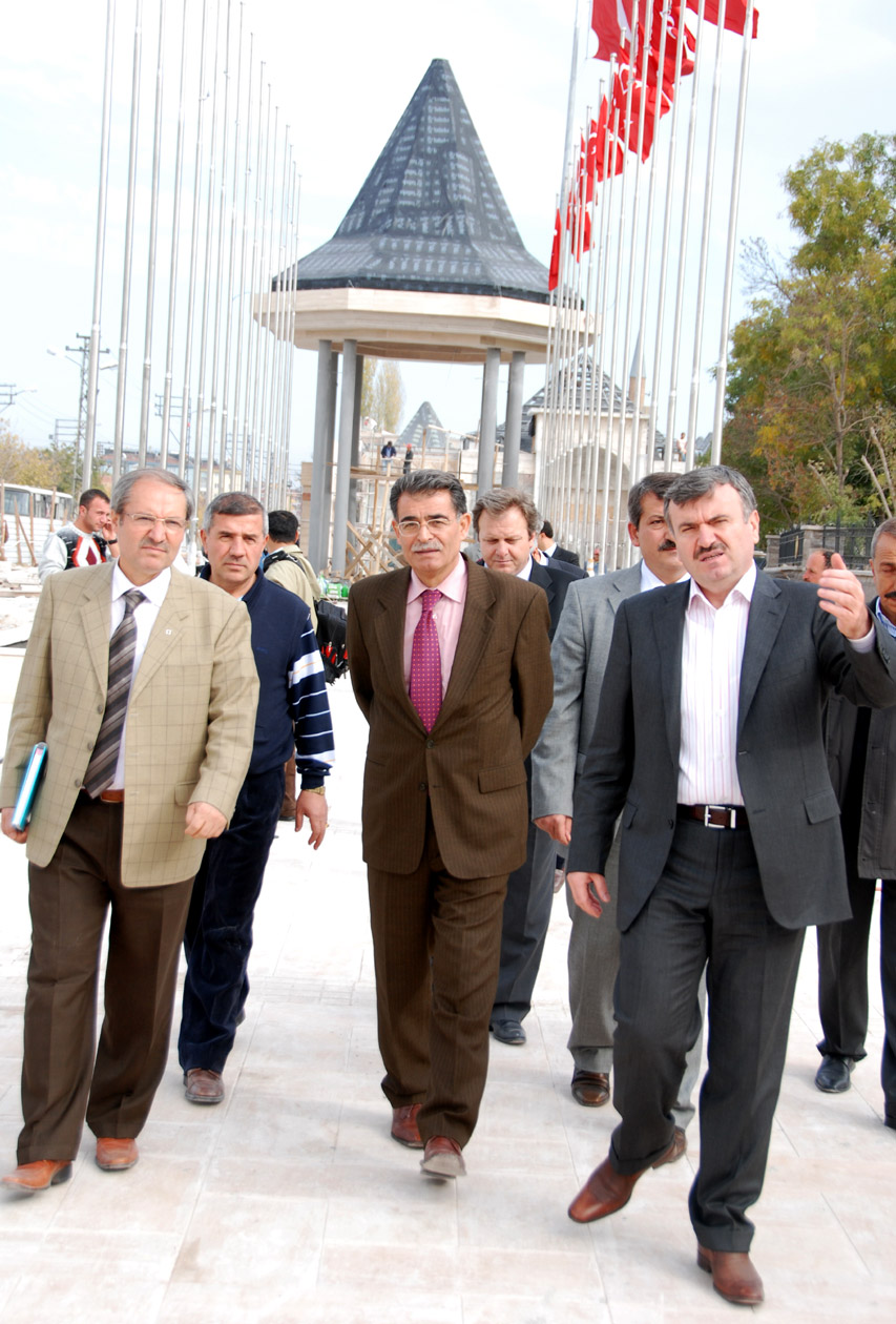 Sami Güçlü Şehitlik İnşaatında İncelemelerde Bulundu