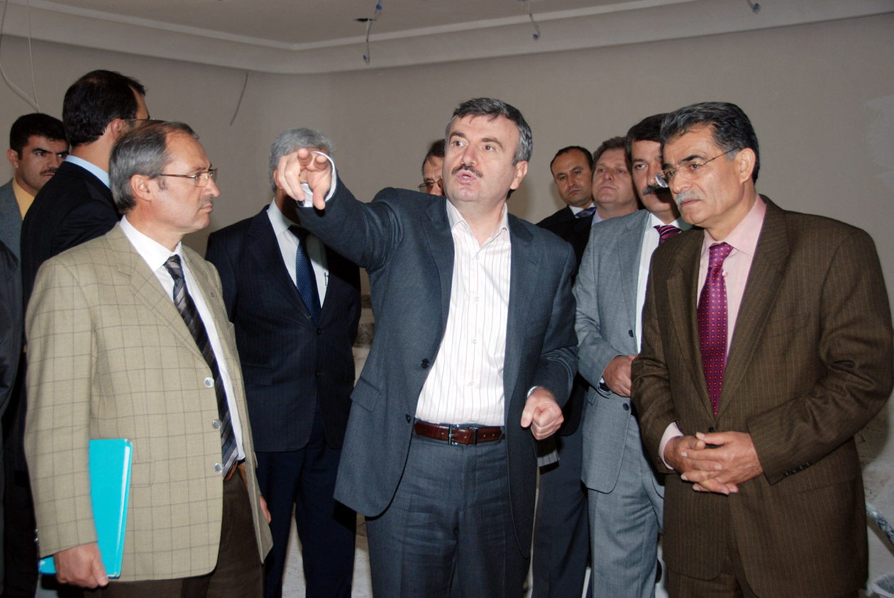 Sami Güçlü Şehitlik İnşaatında İncelemelerde Bulundu