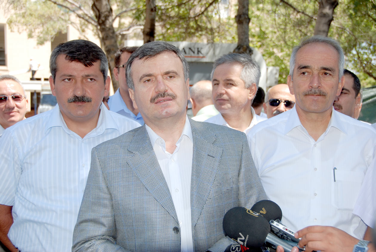 Konya Tarihinin En Önemli Projesi: Eski Adliye Binası Yıkılarak Kent Meydanı Oluşturuluyor