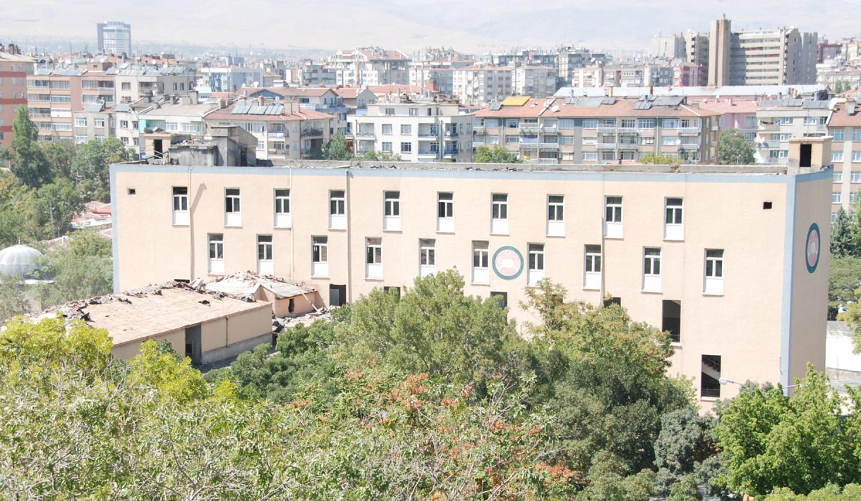 Konya Tarihinin En Önemli Projesi: Eski Adliye Binası Yıkılarak Kent Meydanı Oluşturuluyor