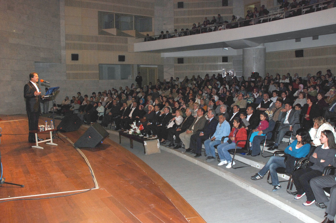 Mevlâna ve Ailesini Karşılama  Yıldönümü Etkinlikleri Ahmet Özhan Konseri İle Başladı