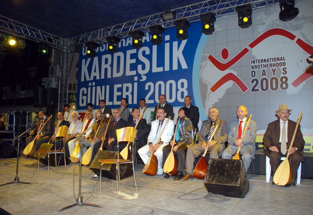 20 Aşığın Katıldığı Aşıklar Gecesi İlgiyle İzlendi