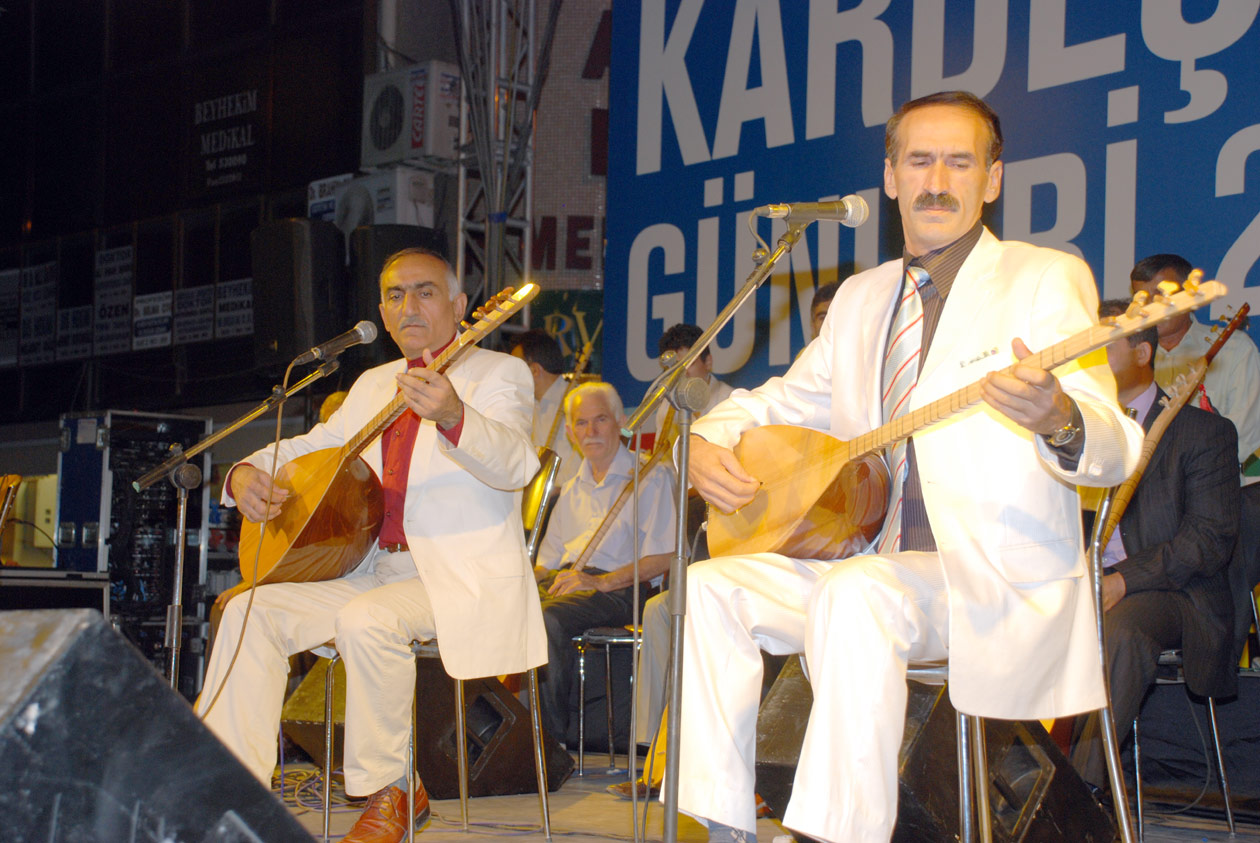 20 Aşığın Katıldığı Aşıklar Gecesi İlgiyle İzlendi
