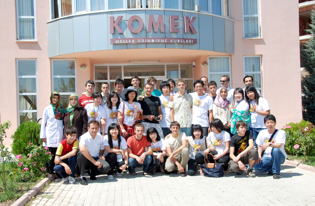 Güney Koreli ve Makedonyalı Öğrenciler KOMEK'te