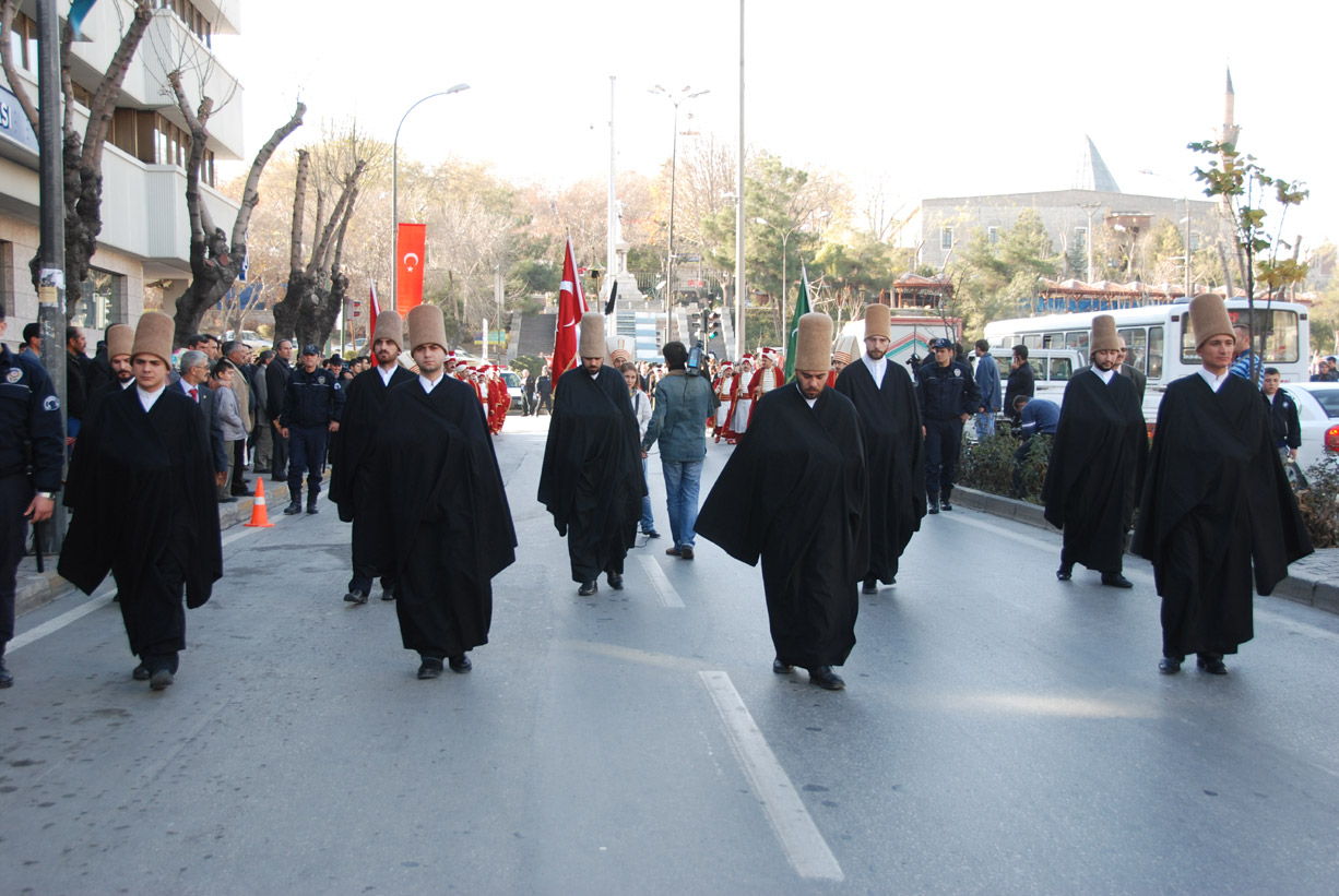 Mevlana Hoşgörü ve Sevgi Yürüyüşü Yapıldı