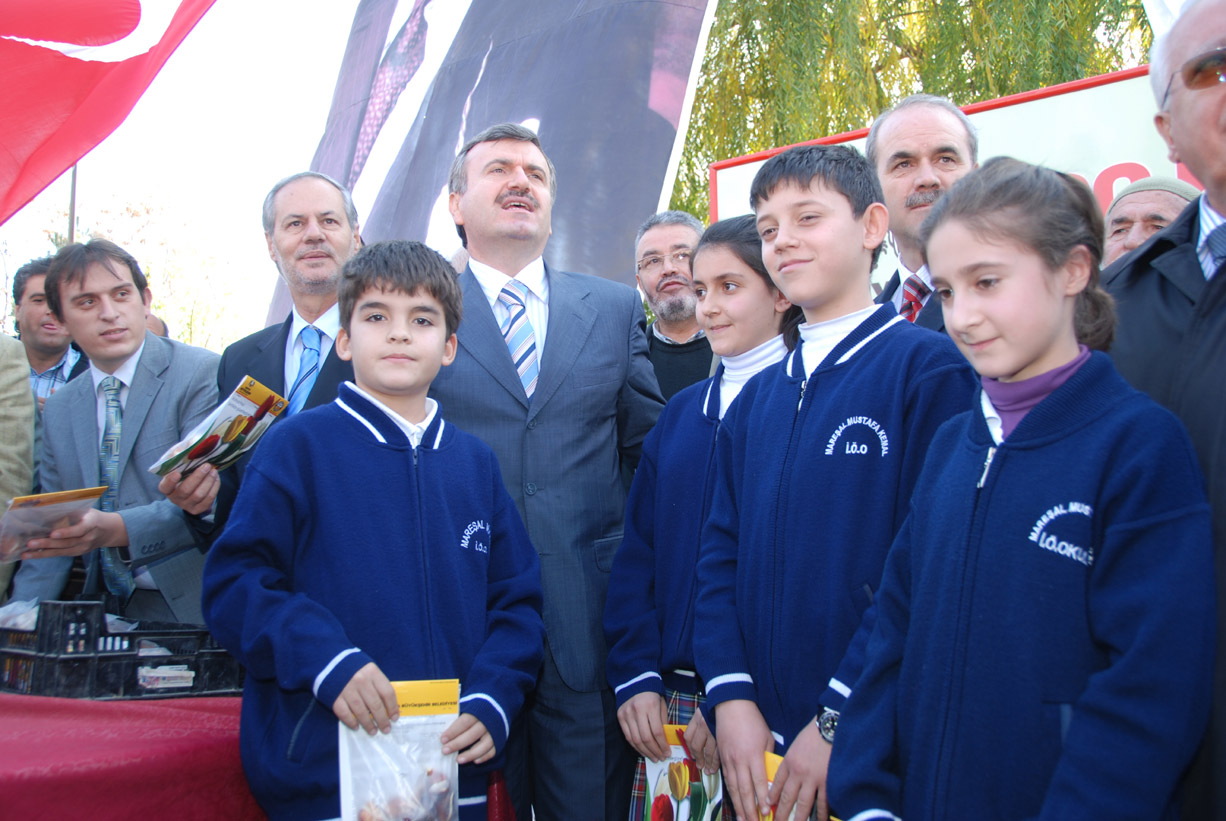 300 Bin Lale Soğanı Dağıtımı Başlattı