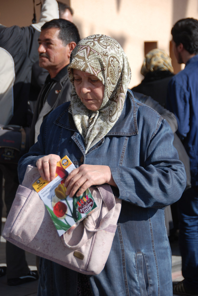 300 Bin Lale Soğanı Dağıtımı Başlattı