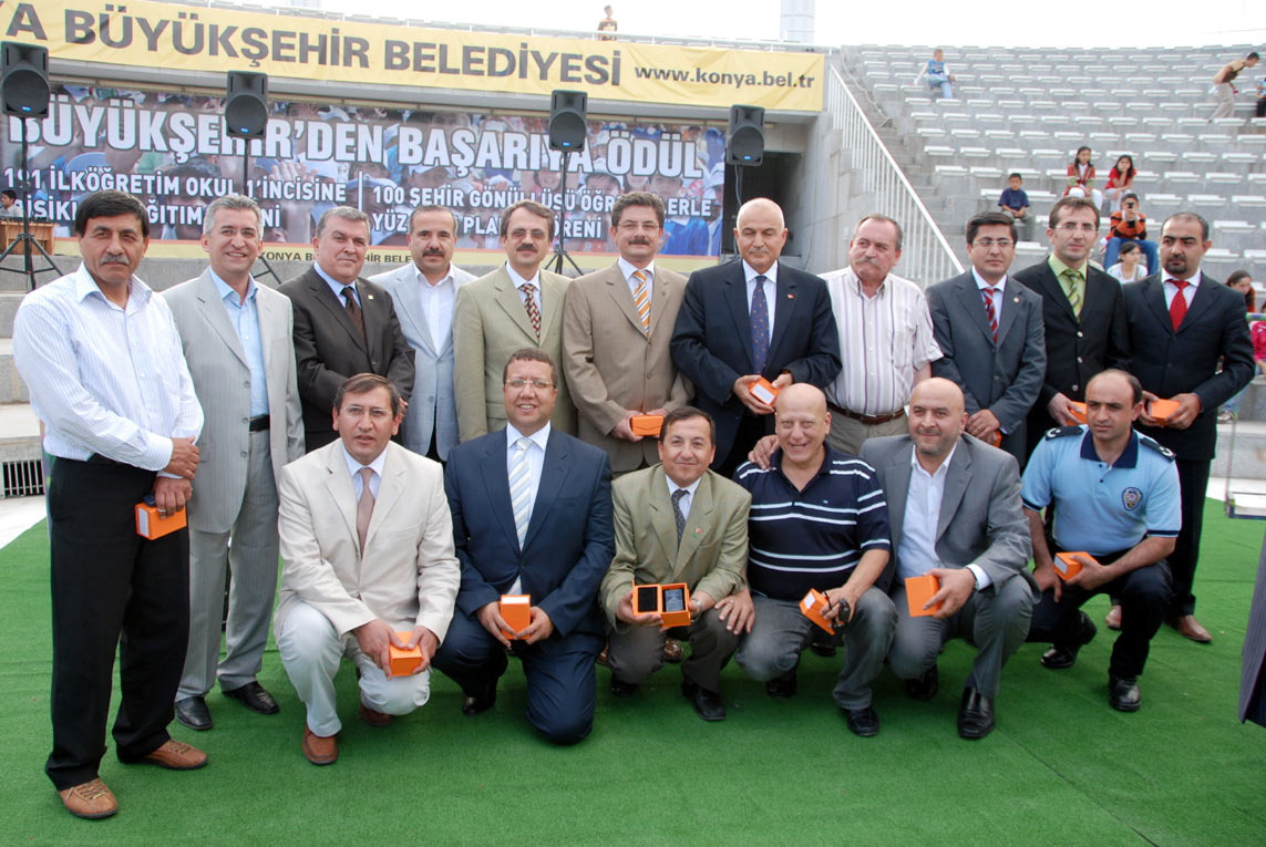 191 İlköğretim Okulu Birincisi Bisikletle Ödüllendirildi