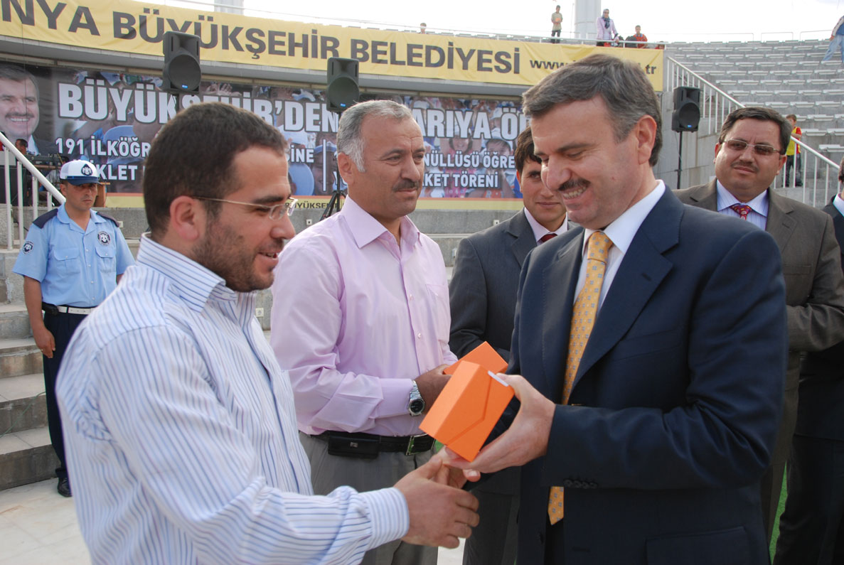 191 İlköğretim Okulu Birincisi Bisikletle Ödüllendirildi