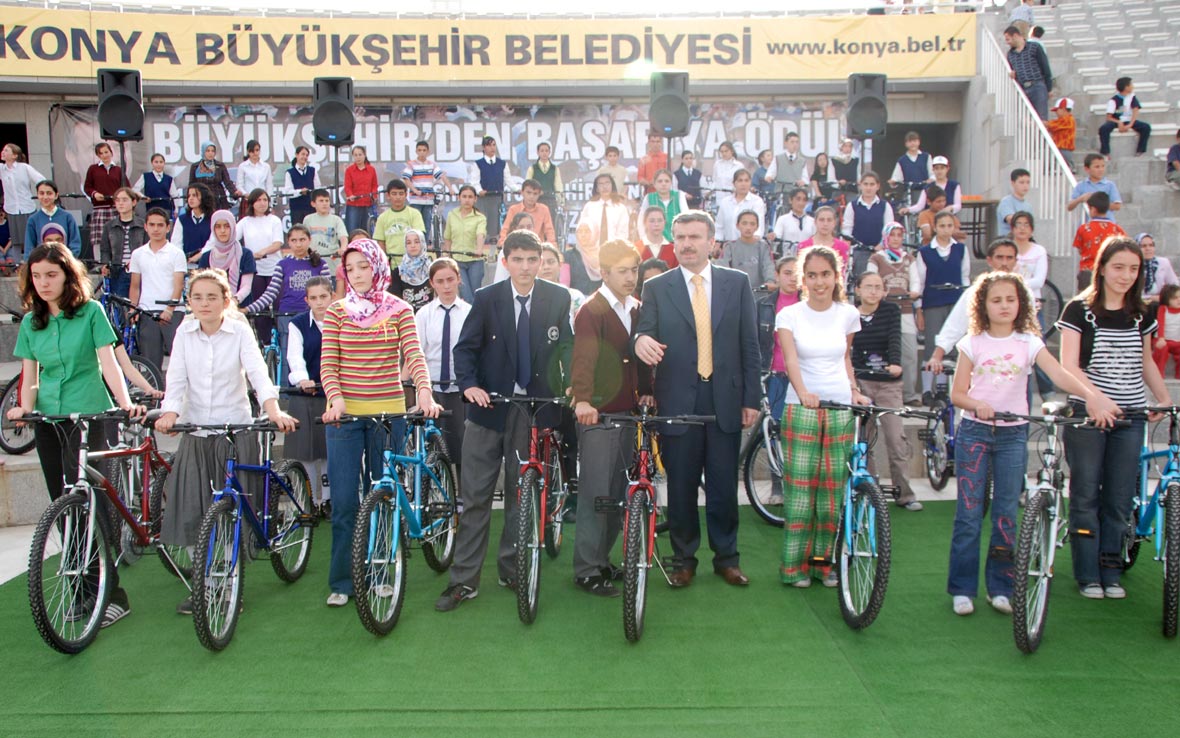 191 İlköğretim Okulu Birincisi Bisikletle Ödüllendirildi