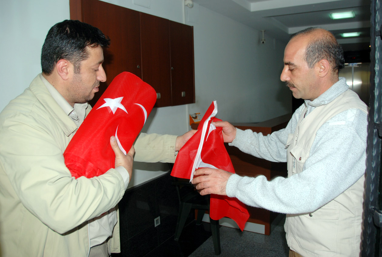 Konya'yı 220 Bin Bayrakla Süsleyelim