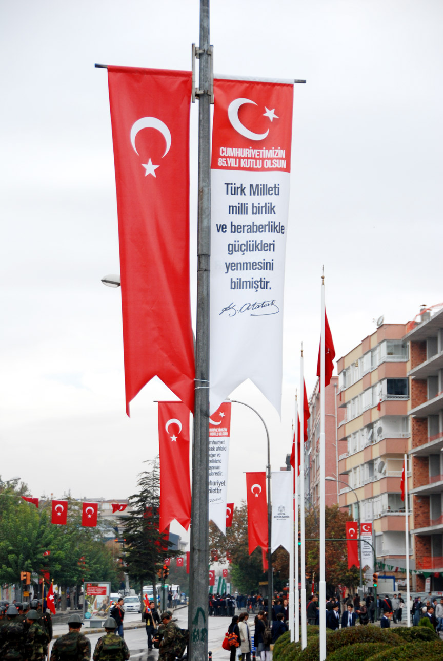 Konya'yı 220 Bin Bayrakla Süsleyelim