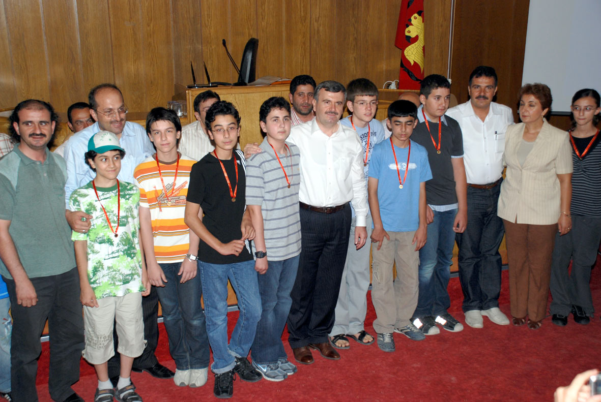 ÖSS ve OKS'de İlk 100'e Giren Öğrenciler Ödüllendirildi