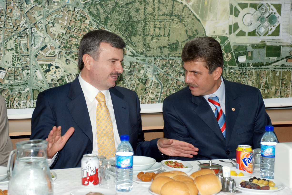 Huzurevi ve SHÇEK Sakinleri İftarda Bir Araya Geldi