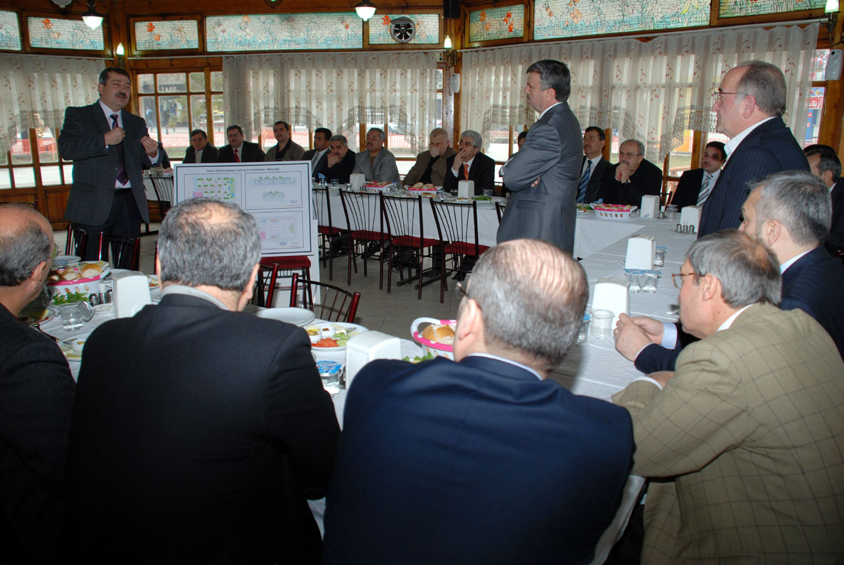 Zafer Esnafı Başkan Akyürek İle Bir Araya Geldi
