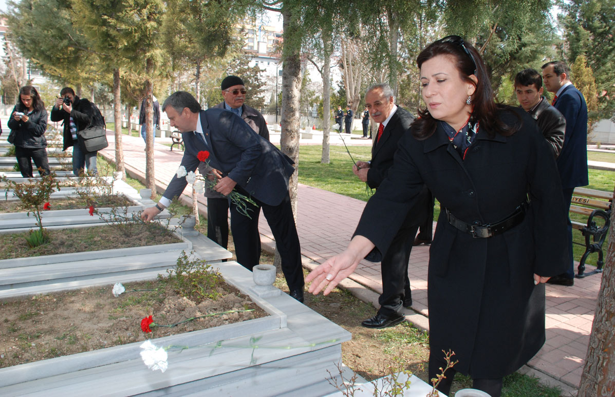 Bakan Çubukcu İstiklal Harbi Şehitliği'ni Gezdi