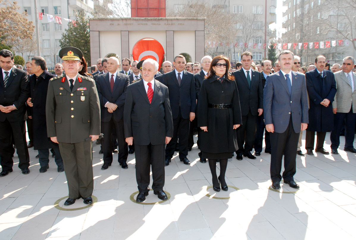 Bakan Çubukcu İstiklal Harbi Şehitliği'ni Gezdi