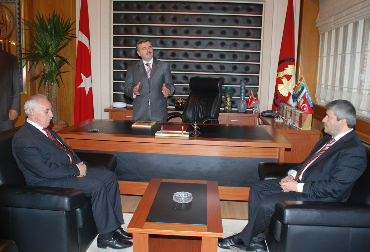 Bakan Nihat Ergün Büyükşehir Belediyesi'ni Ziyaret Etti