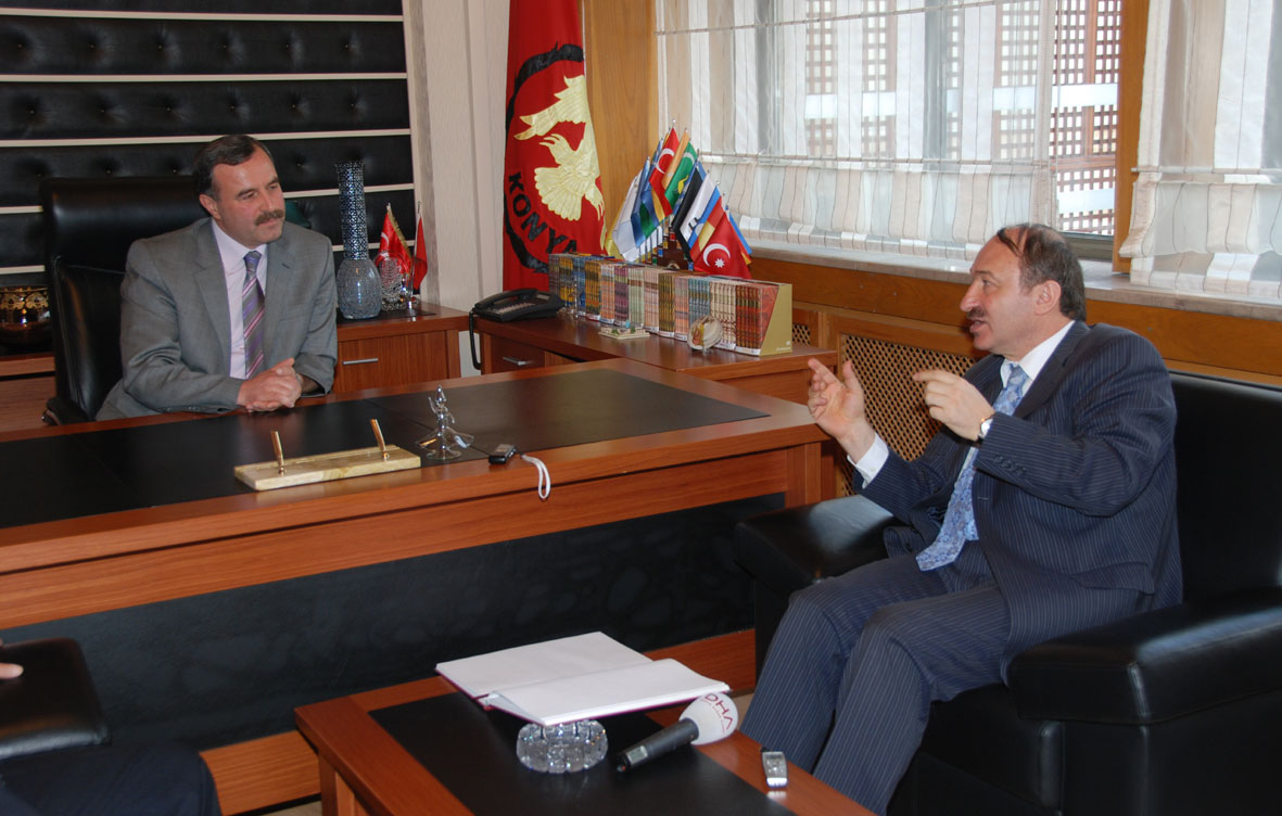 Bakan Özak Büyükşehir Belediyesi'ni Ziyaret Etti