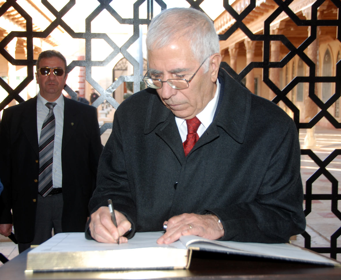 Bakan Aydın İstiklal Harbi Şehitliği'ni Gezdi
