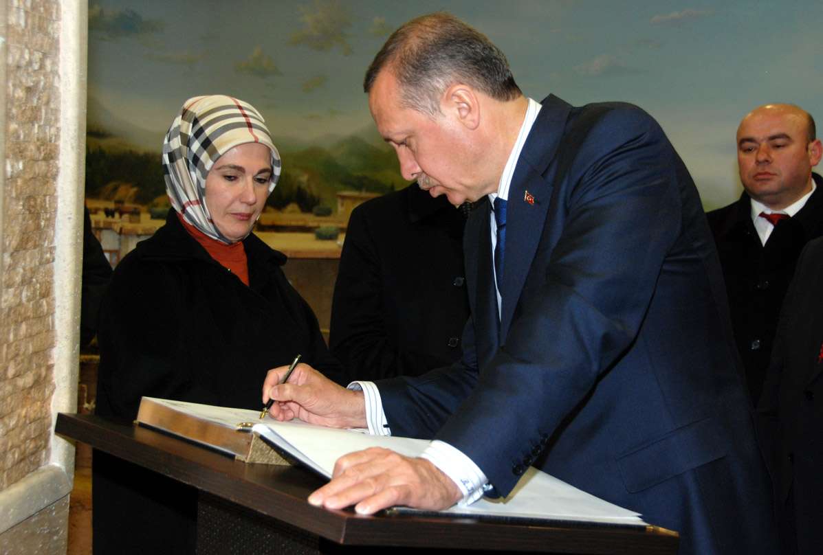 Başbakan Erdoğan İstiklal Harbi Şehitliği'ni Ziyaret Etti