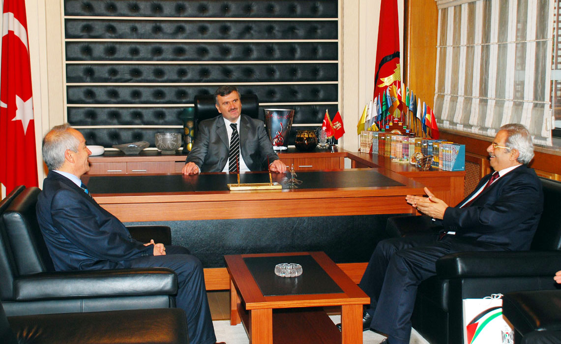 Filistin Büyükelçisi Başkan Akyürek'i Ziyaret Etti