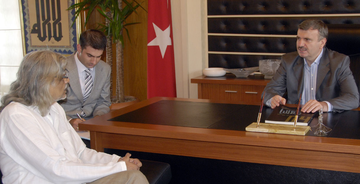 Hindistanlı Yönetmen, Başkan Akyürek'i Ziyaret Etti