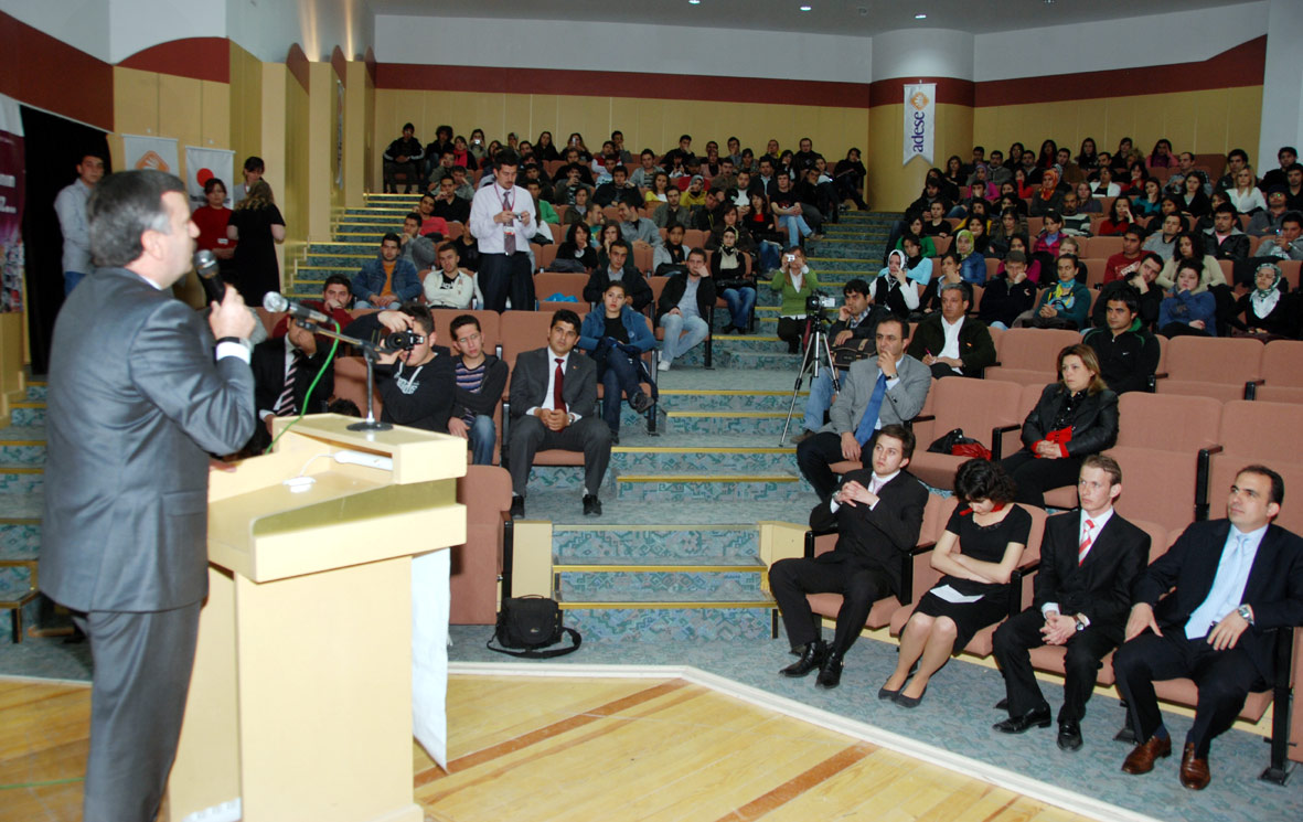 Başkan Akyürek İnovasyon Zirvesi'nde Konuştu
